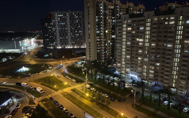 S Panoramnym Ostekleniem I Dizaynerskim Remontom Flat