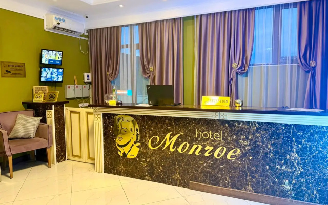 Отель Monroe