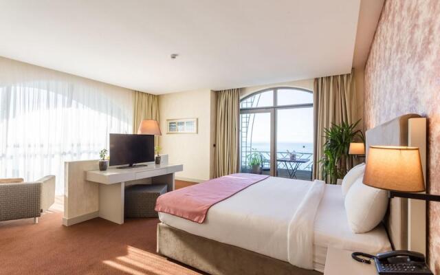 The Grand Gloria Hotel