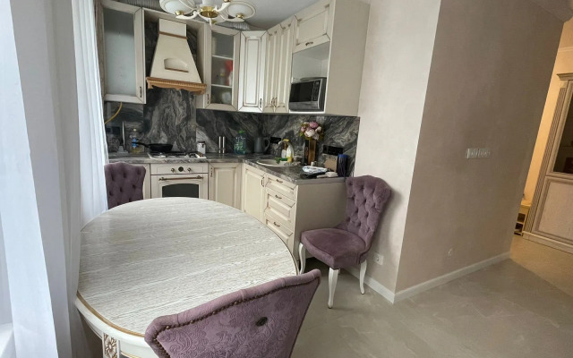 Квартира Трехкомнатная на улице Октябрьская 50