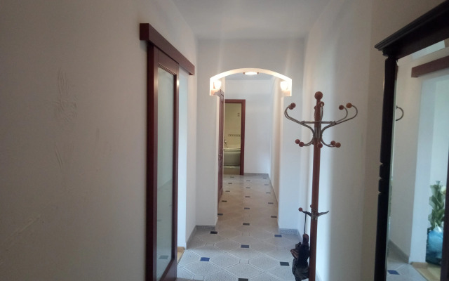 1926 God Alleya Luizy Flat
