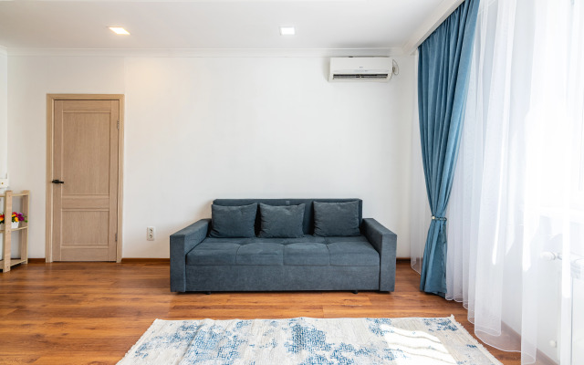 Uyut v Ritme Minimalizma Apartment