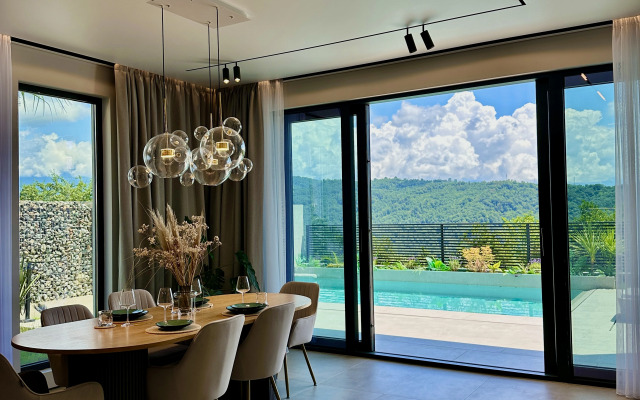 Nebo S Teplym Basseynom Dlya 8 Gostey Villa