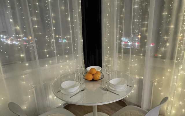 Квартира с проектором у метро в новом доме