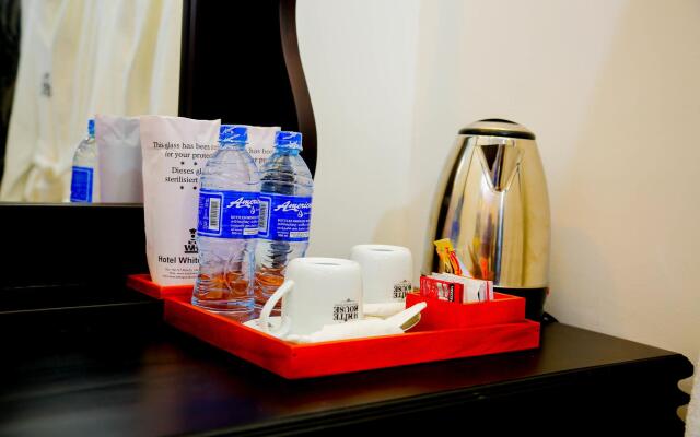 White House Hotel