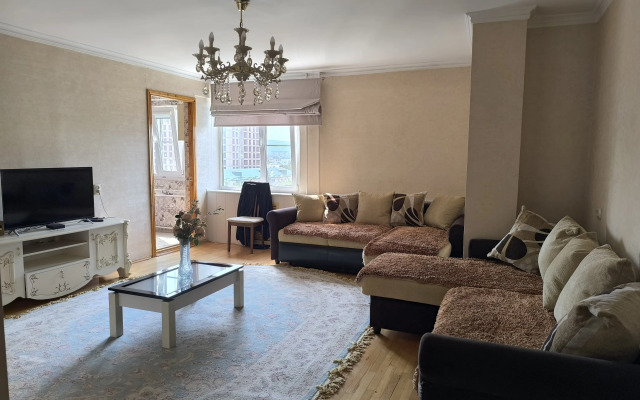 S Vidom Na Kavkazskiy Khrebet Flat