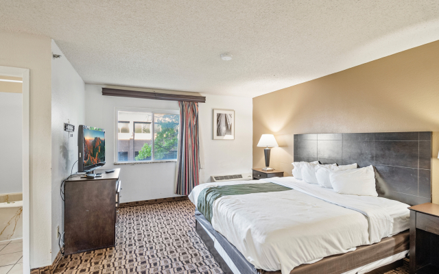 Отель Coratel Plus Suites Wichita West Airport