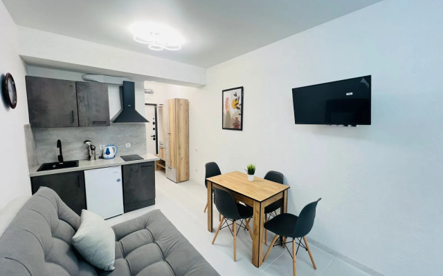Studiya S Basseynom Apartments