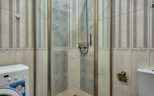 Квартира на Белорусском переулке, 1