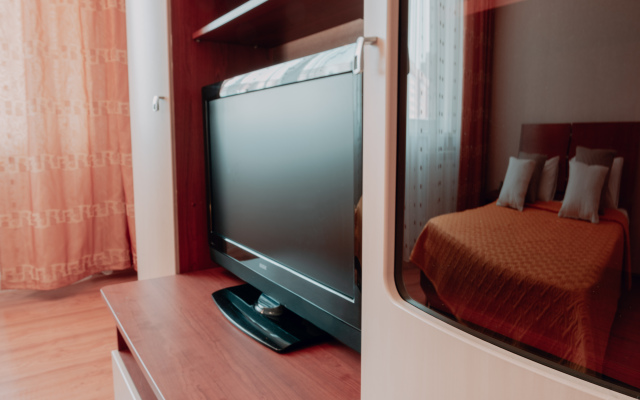 V yarkom tsvete rayon Sovetskiy Apartments