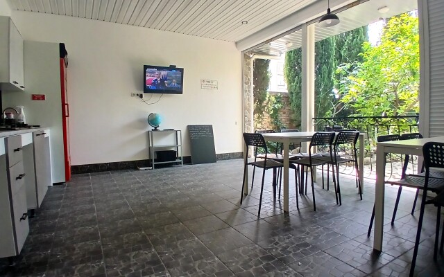 RAJ.com Guest house