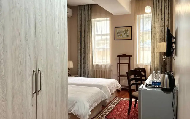 Soluxe Hotel