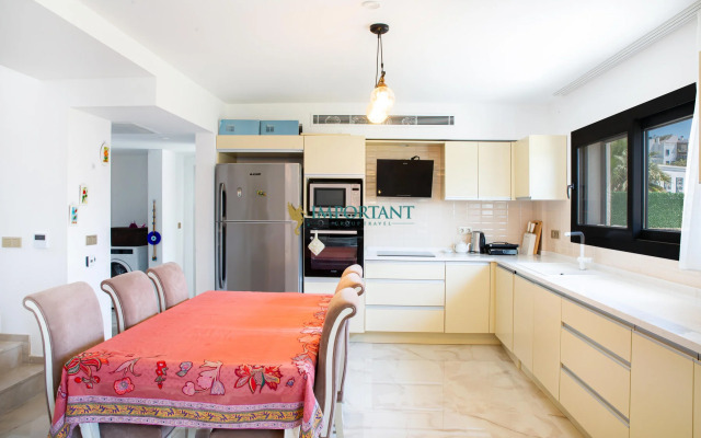 BD498-Gümüşlükte 4 Odalı Özel Havuzlu Villa
