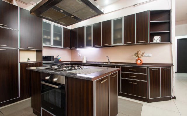3-komn. ryadom s restoranom DIMOND, DI8210 Flat