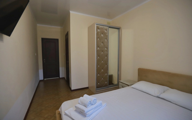 Golden City Hotel