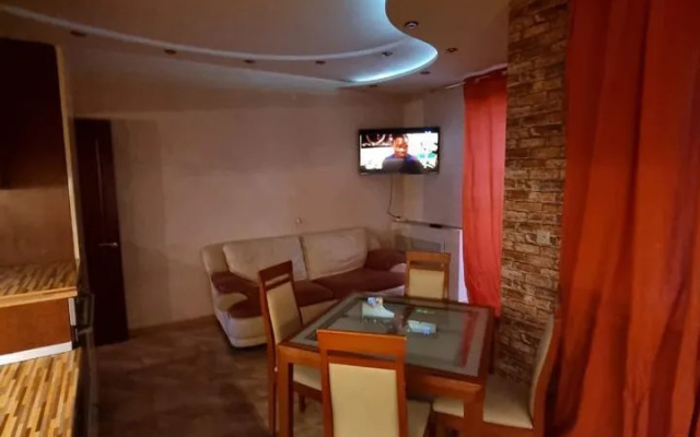 Na Ul. Staronikitskaya 105A Flat