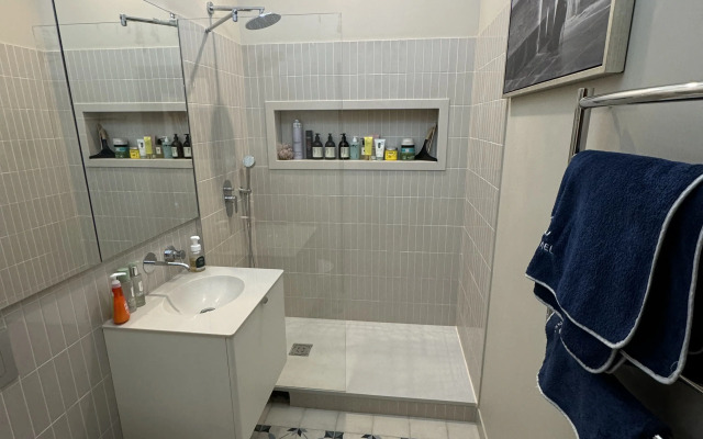 Dizaynerskaya U Kremlya Flat