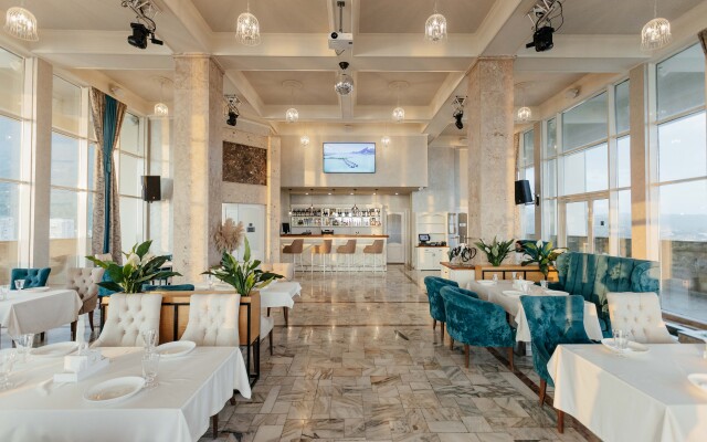 Amza Park Hotel