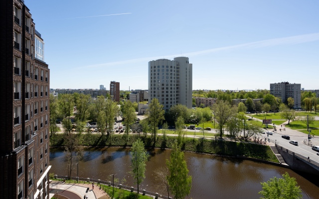1912 S Vidom Na Reku Okhta Apartments