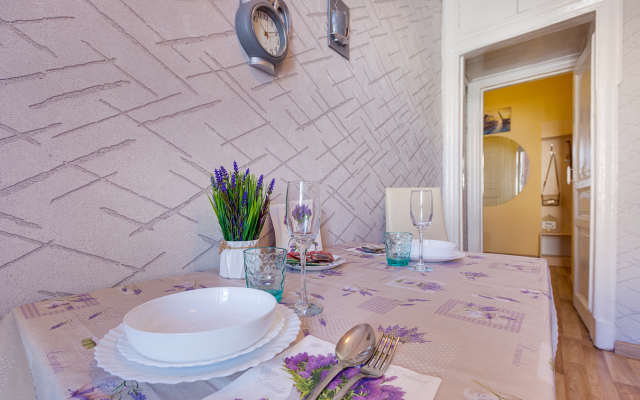 U Avrory VPiter na sutki Apartments