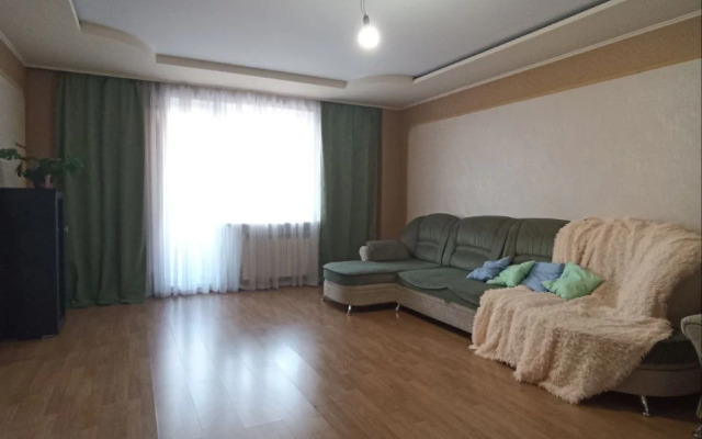 Na Ulitse Dovatora 42V Flat