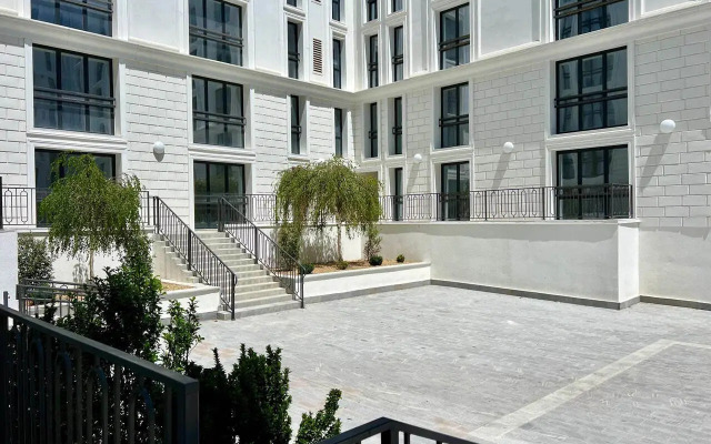 Graf Tolstoy Flat