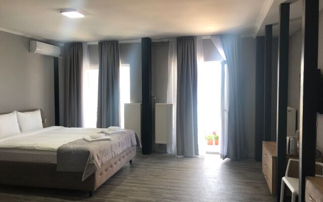 Port Hotel