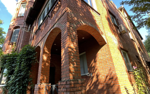 Zamok U Khudozhnika Guest House