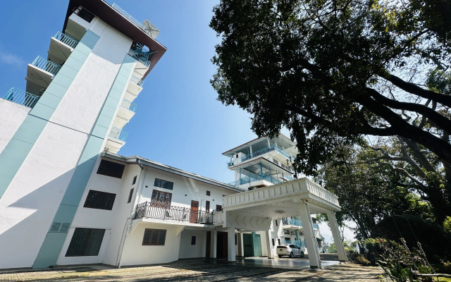 Moi Ella by Dbi Hotel