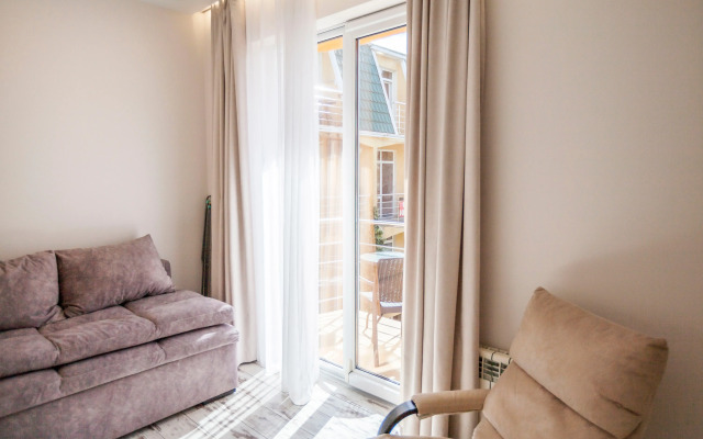 U Morya S Basseinom v Zhk Solnechniy apt31 Apartment