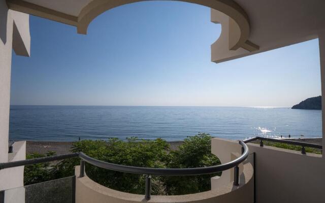 Pearl Beach Hotel