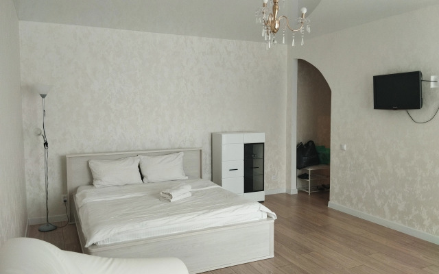 U Glavnoy Ploschadi Pobedy Flat