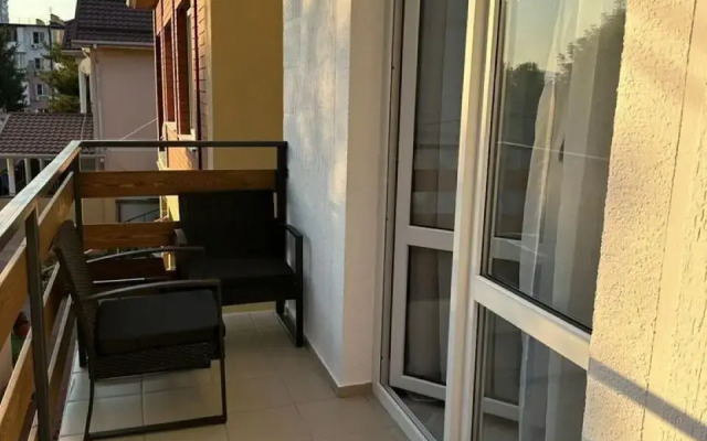 2-Kh Komnatnaya Na 2-M Etazhe V Gostevom Dome Flat