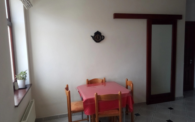 1926 God Alleya Luizy Flat
