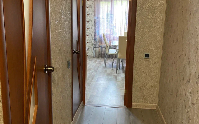Prostornaya 3-Kh Komnatnaya Kvartira S Kaminom Flat