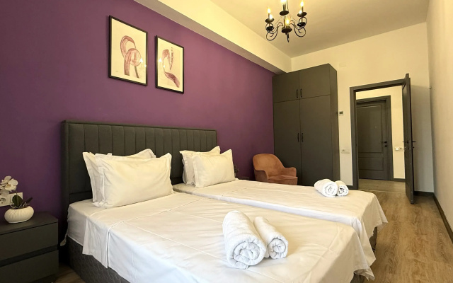 Apartamenty s 2 spal'nami i balkonom v centre goroda ot Sweet Home