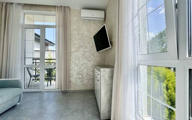 With balconies and mountain views on Meletyan 5a Flat