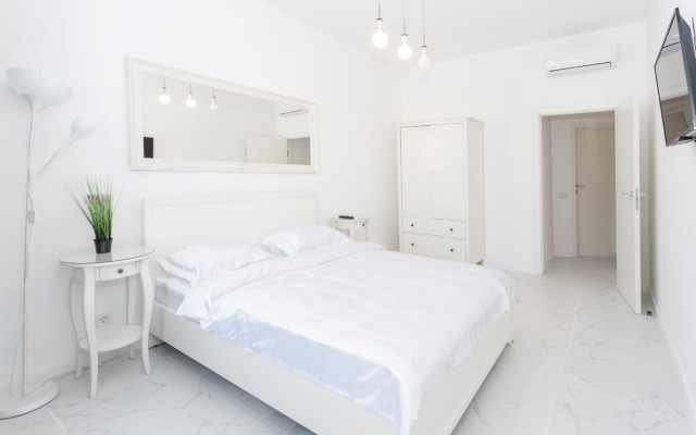 Stilnye apartamenty s dvumya spalnyami v tsentre Apartments