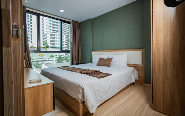 Отель Ramada by Wyndham Bangkok Ten Ekamai Residences