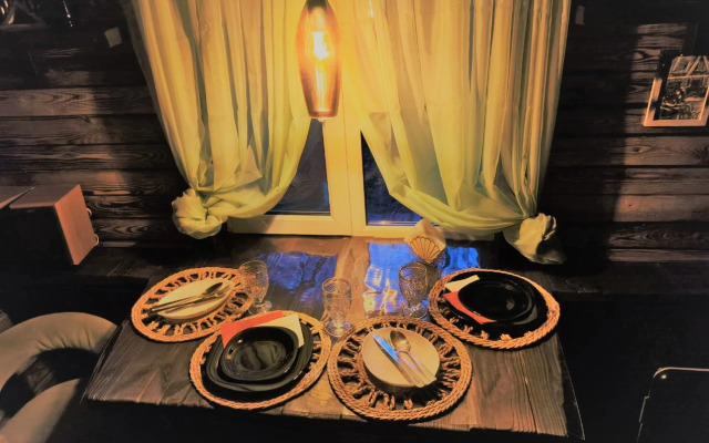 Частный дом в лесу у реки