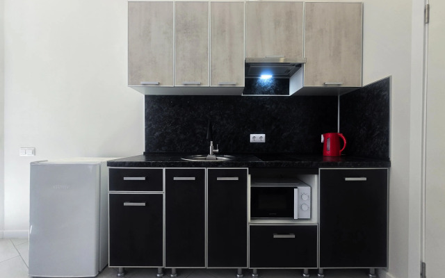 Na 1m etazhe so svoyey zonoy otdykha i oborudovannoy kukhney Flat