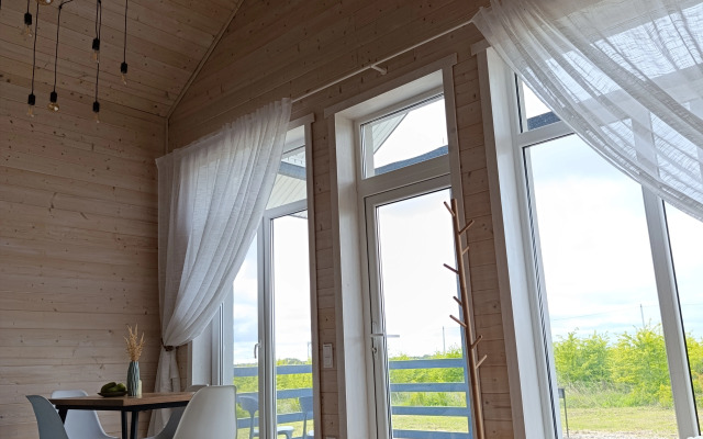 V 10 Minutakh Ot Morya Private House