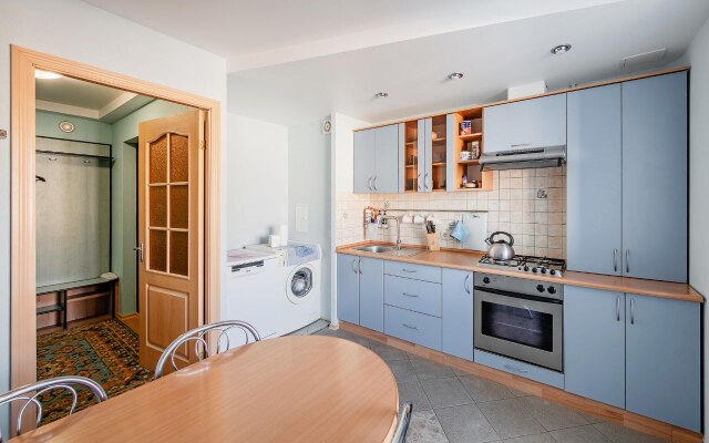 Ryadom s tsentrom i vokzalom na 9 gostei Flat