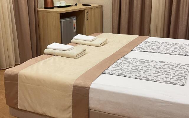 Tri Sezona Hotel