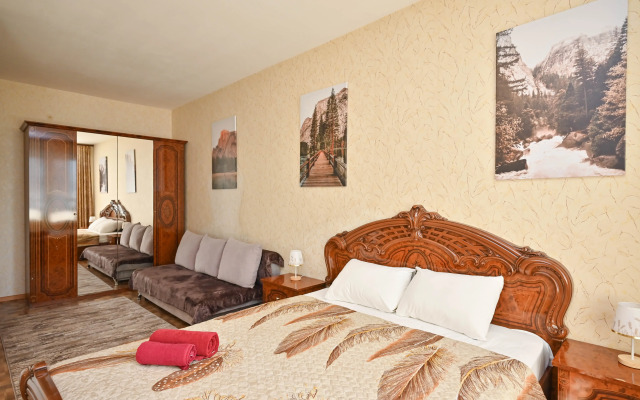 Na Respubliki 33А Flat