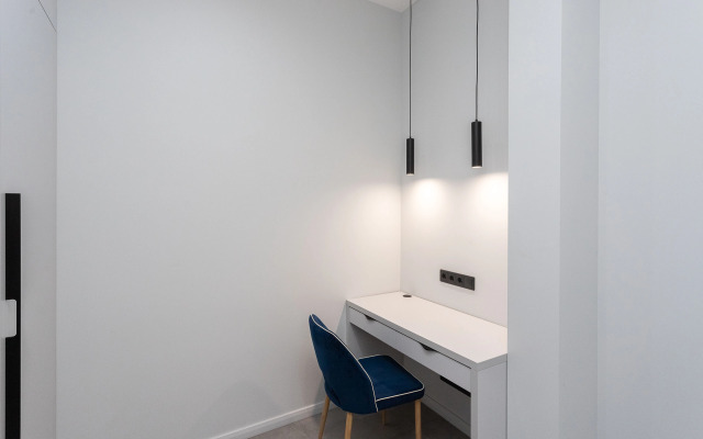 Квартира с Мансардными Окнами и Видом на Море