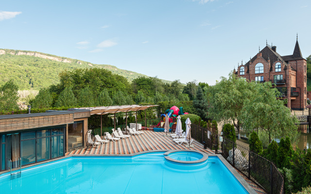 Dakhovskaya Sloboda Hotel