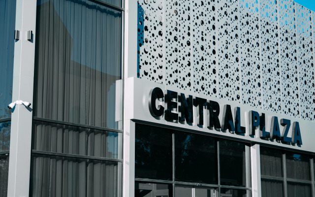 Central Plaza Hotel