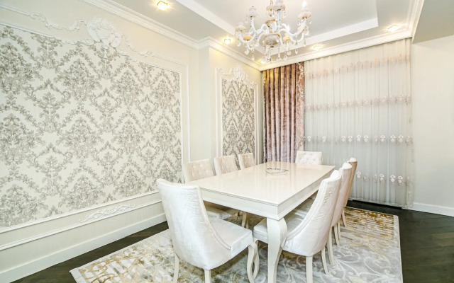 Luxury on Baku in Nizami street Flat
