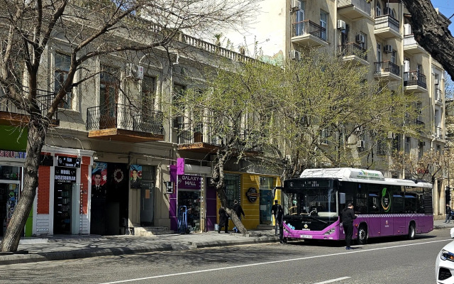 Na Prospekte Azadlyg 13 Flat